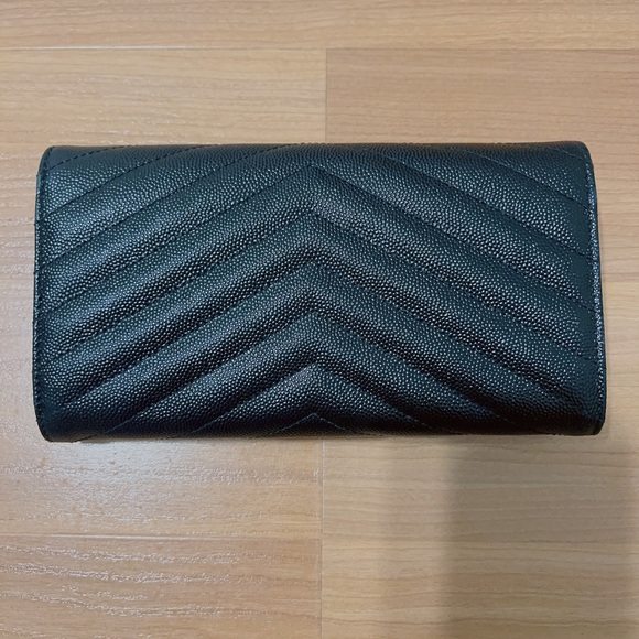 Saint Laurent Monogramme Leather Flap Wallet with goldtone. - Picture 5 of 6